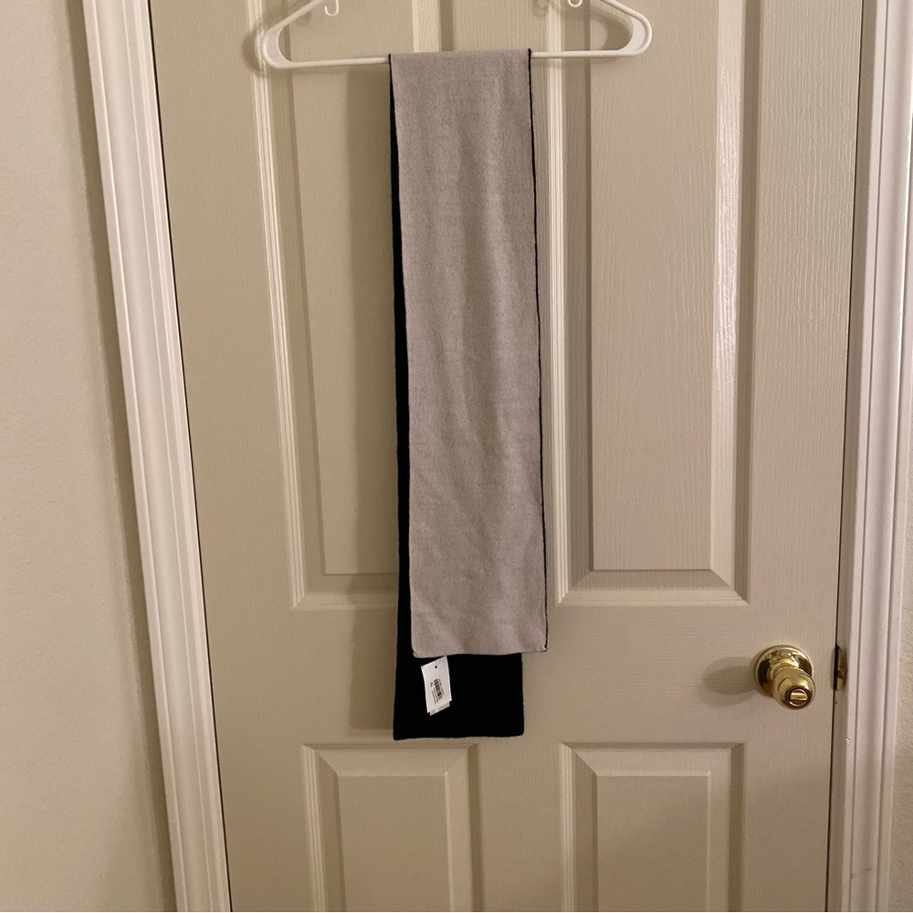 NWT amicale 100% cashmere scarf black and white